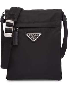 Prada сумка на плечо с металлическим логотипом