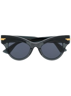 Bottega Veneta Eyewear солнцезащитные очки в массивной оправе кошачий глаз
