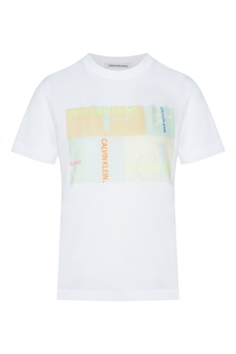 Белая футболка с логотипами Calvin Klein