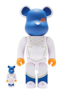 Статуэтки для интерьера Bearbrick Nike SB Set White 100% & 400% Medicom Toy x Nike SB