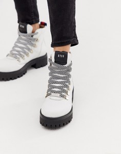 Белые ботильоны на каблуке Steve Madden - Белый
