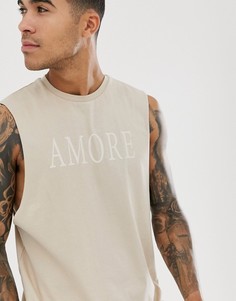 Свободная футболка без рукавов с принтом Amore ASOS DESIGN - Бежевый