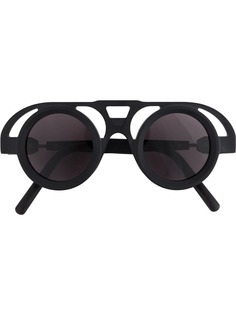Kuboraum солнцезащитные очки в оправе с вырезными деталями