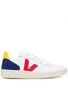 Veja кроссовки с логотипом