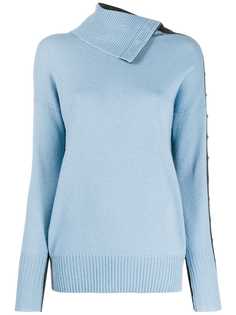 D.Exterior slit turtleneck two-tone jumper