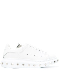 Alexander McQueen кроссовки на массивной подошве с заклепками