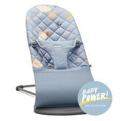 Кресло-шезлонг BabyBjorn Bliss Cotton, цвет: серо-голубой с принтом