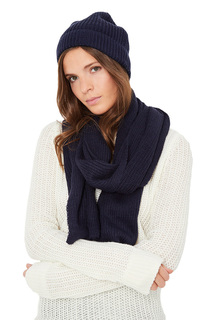 set: scarf, cap William de Faye