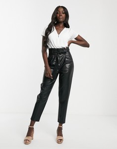 Черные полиуретановые брюки со сборками на талии New Look - Черный