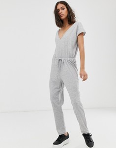 Комбинезон в стиле casual с V-образным вырезом и завязкой на талии ASOS DESIGN - Серый
