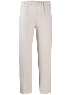 D.Exterior tapered cropped trousers