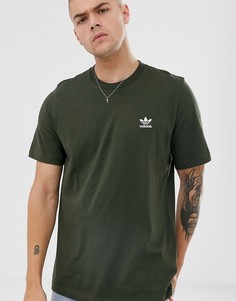 Футболка цвета хаки с вышивкой adidas Originals essentials - Зеленый