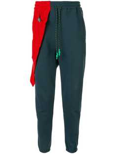 Maison Mihara Yasuhiro спортивные брюки с асимметричной вставкой