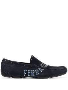 Salvatore Ferragamo декорированные лоферы с логотипом