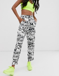 Суженные книзу брюки с карманами и принтом ASOS DESIGN typography - Мульти