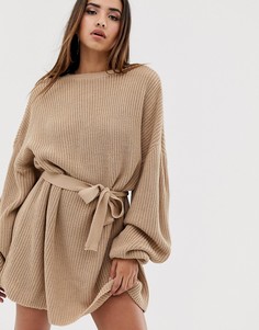 Платье-джемпер в стиле oversize с поясом In The Style - Светло-бежевый