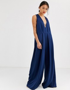 Комбинезон с глубоким вырезом и широкими штанинами ASOS DESIGN - Темно-синий