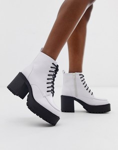 Белые массивные ботинки на каблуке и со шнуровкой Truffle Collection - Белый