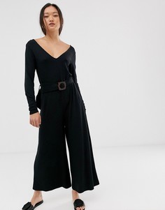 Комбинезон с глубоким вырезом, длинными рукавами и поясом на пряжке ASOS DESIGN - Черный
