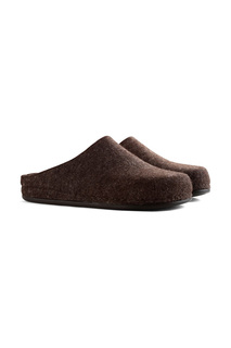 slippers Travelin