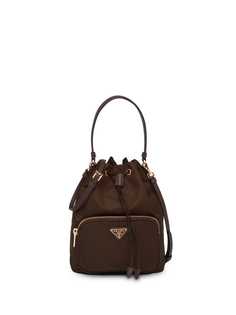 Prada сумка-ведро с металлическим логотипом