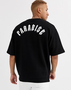 Черный oversize-свитшот с короткими рукавами и надписью в готическом стиле на спине ASOS DESIGN - Черный