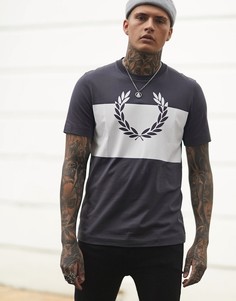 Серая футболка с принтом Fred Perry - Серый