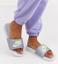 Серебристые шлепанцы Nike Benassi - Белый