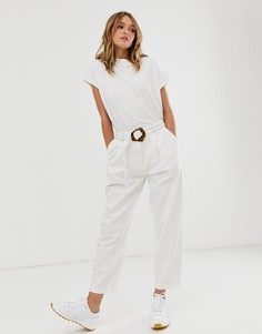 Мягкие белые джинсы-галифе с поясом ASOS DESIGN - Белый