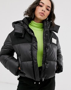 Черная дутая куртка с капюшоном Bershka - Черный