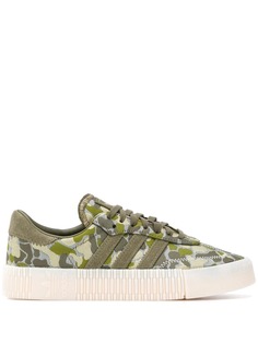 Adidas кроссовки с камуфляжным принтом