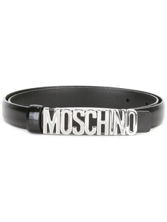 Moschino узкий ремень с бляшкой-логотипом