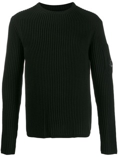 CP Company джемпер в рубчик с линзой на рукаве