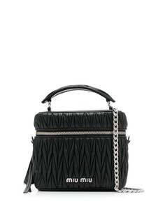 Miu Miu стеганая сумка с металлическим логотипом