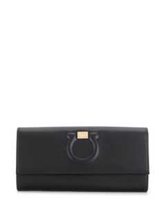 Salvatore Ferragamo кошелек с тисненым логотипом и декором Gancini