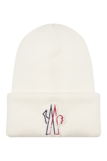Молочно-белая шапка с логотипом Moncler