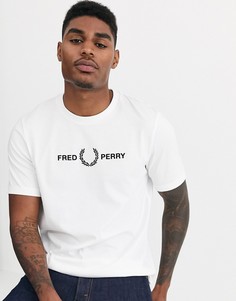 Белая футболка с вышитым логотипом на груди Fred Perry - Белый