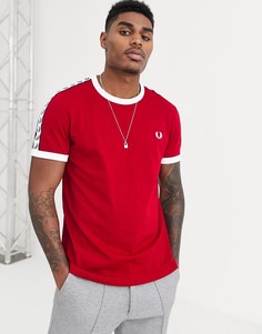 Красная футболка с фирменной лентой Fred Perry - Красный