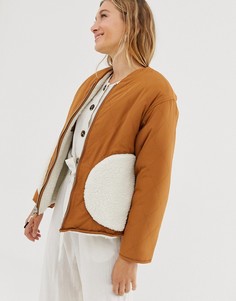 Бело-бежевая короткая куртка на молнии Monki REVERSIBLE - Белый