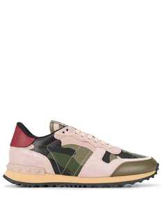 Valentino кроссовки с камуфляжным принтом и отделкой Rockstud