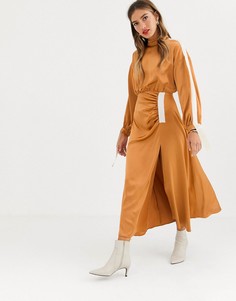 Присборенное атласное платье миди ASOS DESIGN Copenhagen - Коричневый