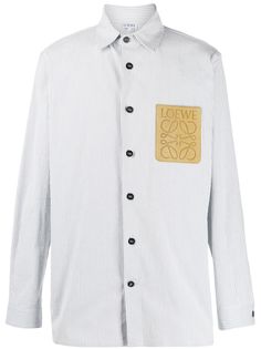 Loewe полосатая рубашка с нашивкой-логотипом