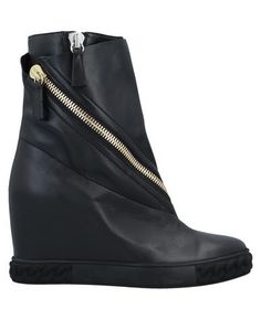 Полусапоги и высокие ботинки Casadei
