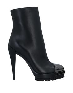 Полусапоги и высокие ботинки Casadei
