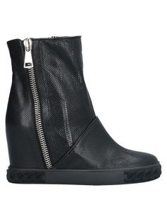 Полусапоги и высокие ботинки Casadei