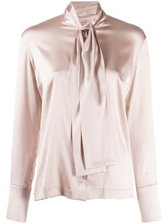 D.Exterior pussy bow blouse