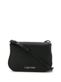 Calvin Klein сумка через плечо с металлическим логотипом