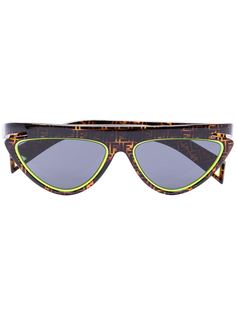 Fendi Eyewear солнцезащитные очки в оправе кошачий глаз с монограммой