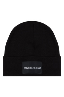 Черная шапка с нашивкой и логотипом Calvin Klein