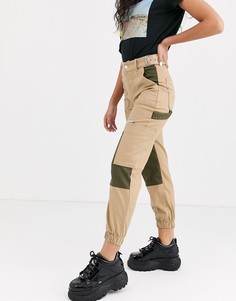 Брюки-карго верблюжьего цвета с контрастными вставками Bershka